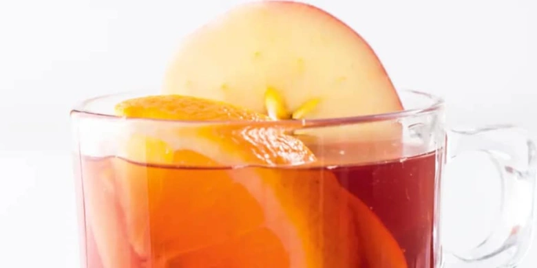 Mulled wine with fruit