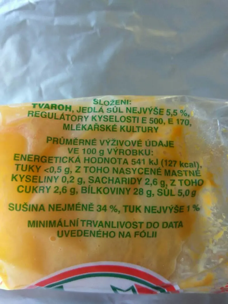 Složení a výživové údaje na obalu sýrového produktu.