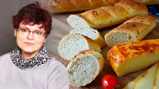 Ženy s obloženými bagetami na rychlou svačinu