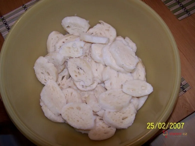 Kokosky od babičky v misce, tradiční český recept.