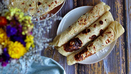 Rolled pancakes with filling