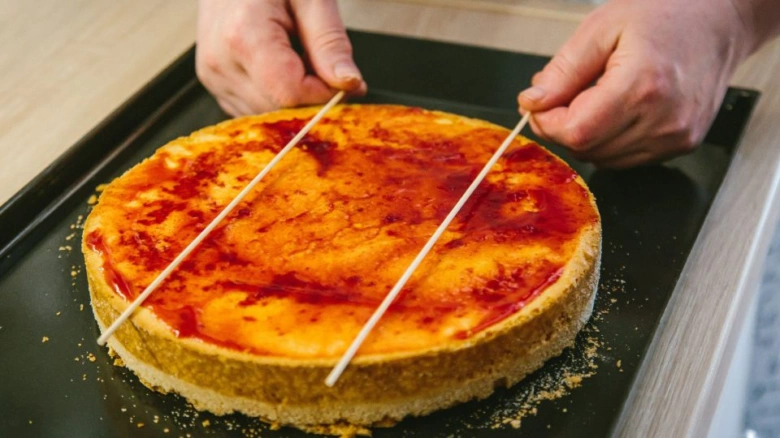 Cheesecake with skewers